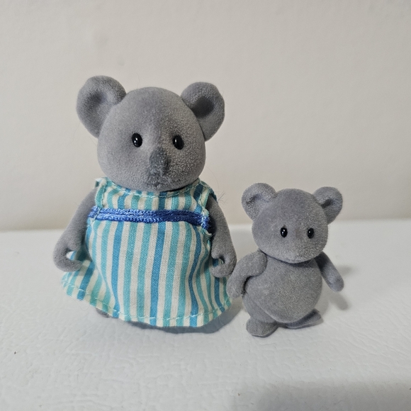 Calico Critters and Lil Woodzeez set of 4 - Picture 3 of 5